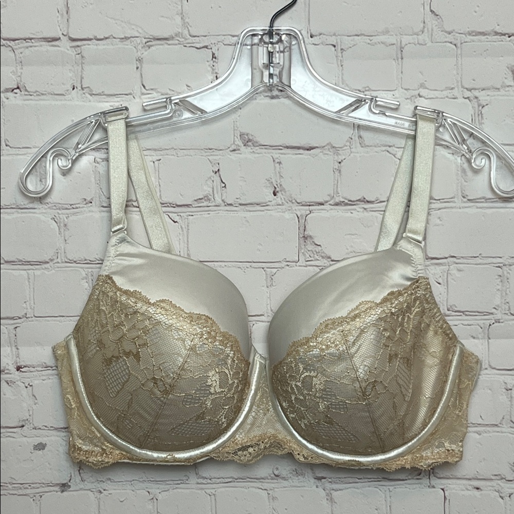 Cacique Cream Lace Adjustable Strap Underwire Bra